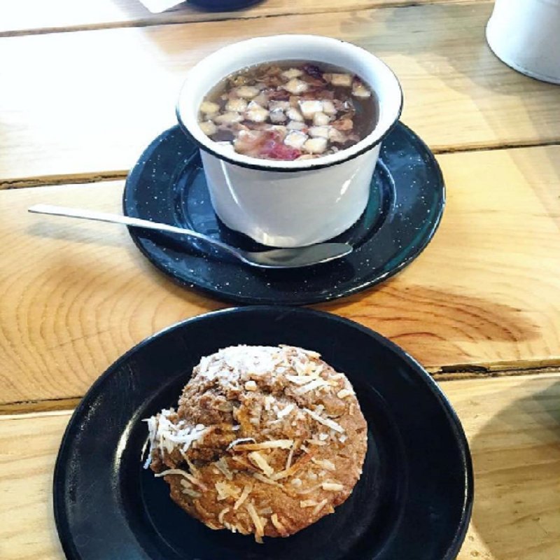 SFPleasures's tweet photo. For today’s weather ☂️ , so you can feel warm inside, have a taste of our special guava tea paired with apple bread. #IESEGsmm #sugarfree https://t.co/99faJY79iz