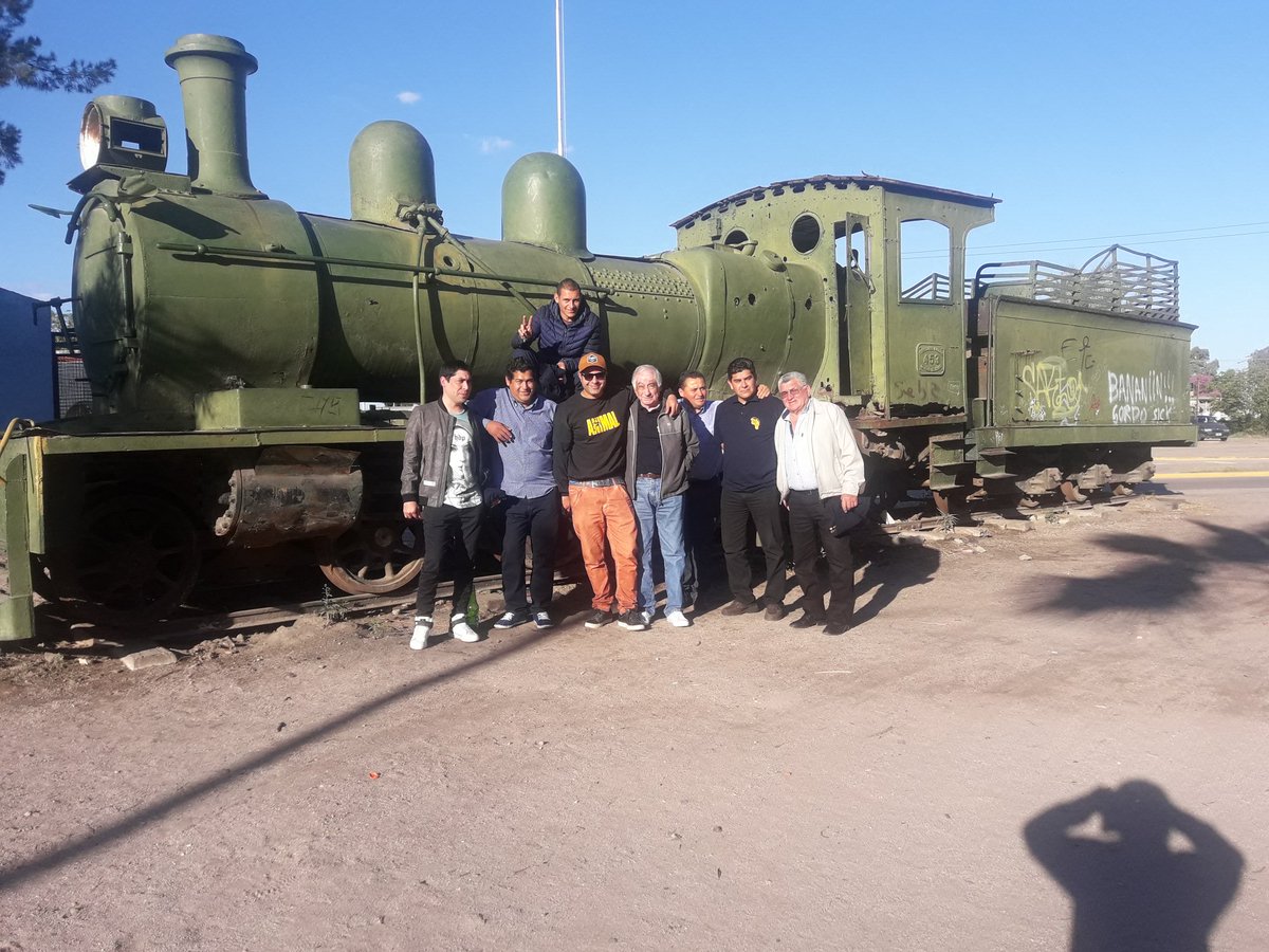 HugoAballay4's tweet photo. Sind. SECYT con los Cros de capital e interior correo Argentino  día del cartero. https://t.co/H0uf0GssAx