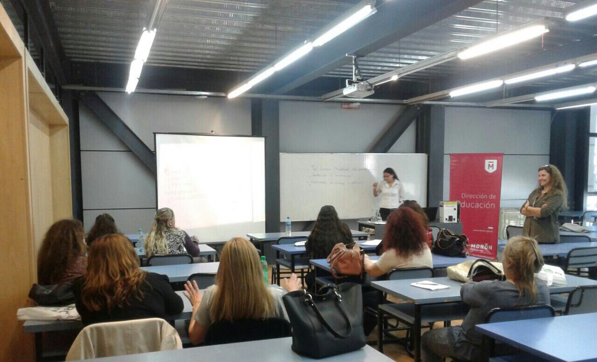 Nuestras docentes y directoras  se siguen capacitando gracias <a href="/UniMoron/">Universidad de Morón</a> por brindarnos el espacio