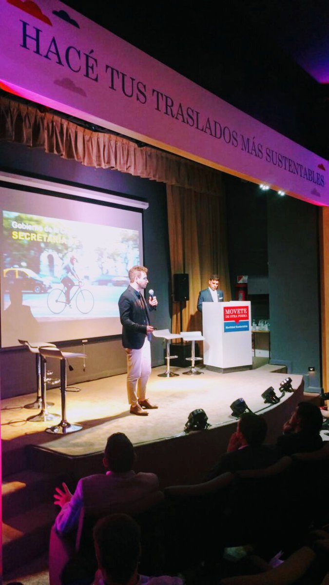 Pablo_La_Spina's tweet photo. En la #SemanaMovilidad presentamos el plan de #SeguridadVial del @gcba en el foro de sustentabilidad de @seguroslacaja #Movetedeotraforma https://t.co/2SUxKSBbUg