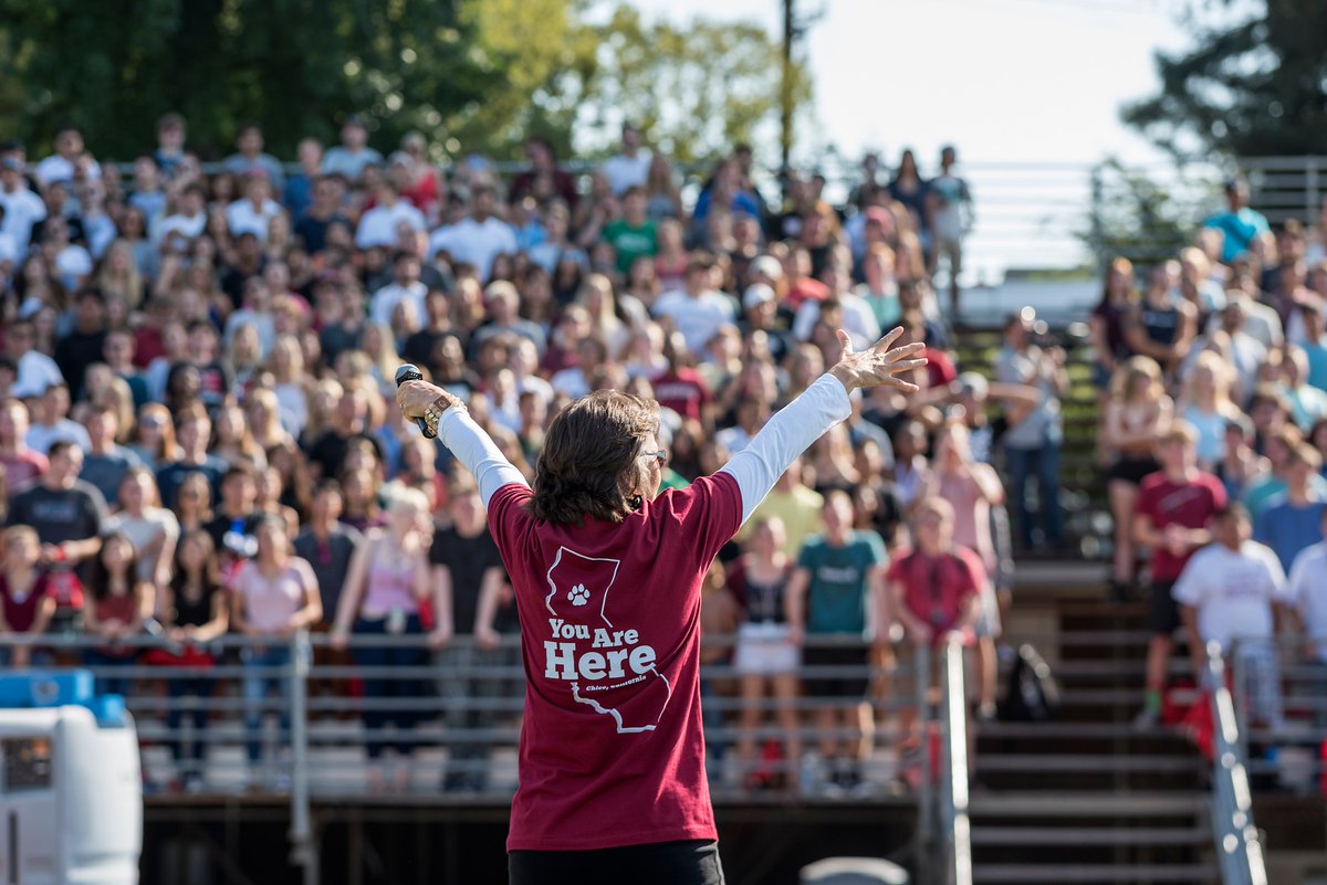 President Gayle E. Hutchinson addresses students at Wildcat Welcome Week.