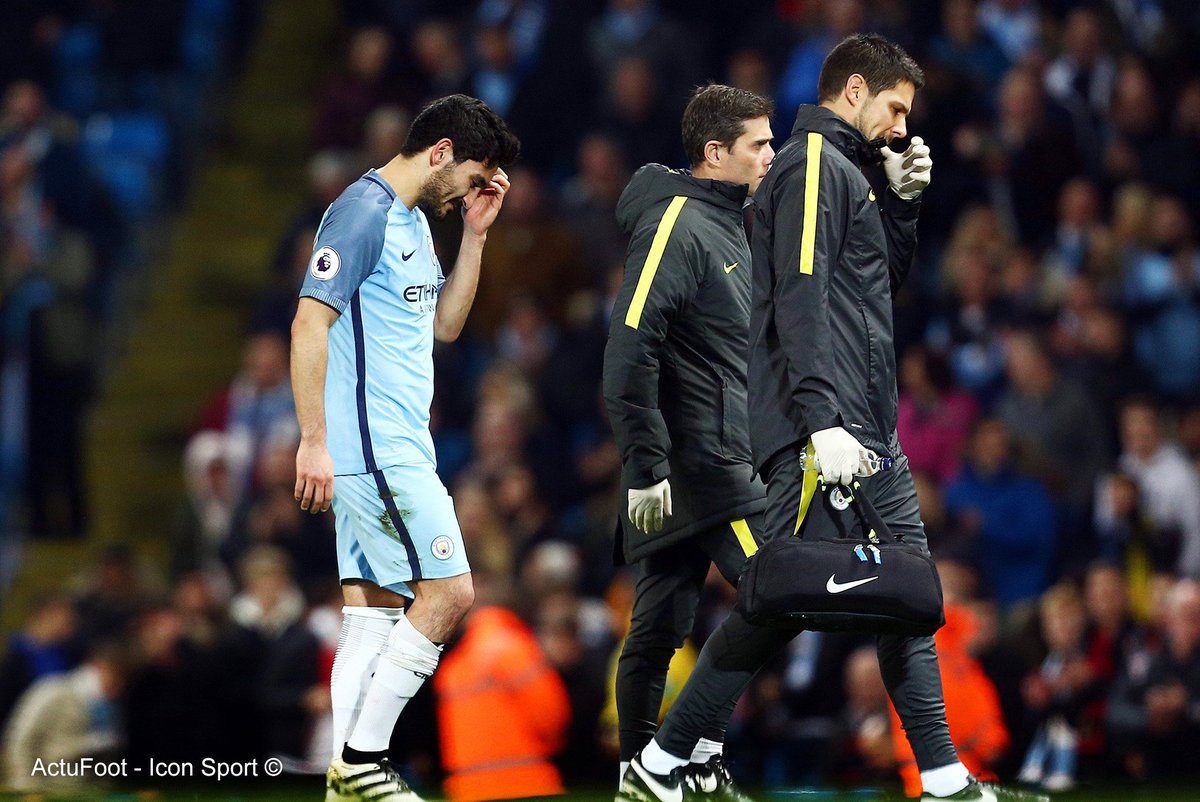 ActuFoot_'s tweet photo. Touché à la cheville et au genou gauche, Ilkay Gündogan devrait être forfait au moins 1 mois, a annoncé Pep Guardiola. https://t.co/yiNTIIJ5zx