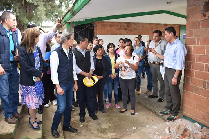 Ayto_Tenancingo's tweet photo. El gobernador @alfredodelmazo realiza recorrido por #Tenancingo con el compromiso de apoyar a los damnificados https://t.co/Fsh2jh2KbB