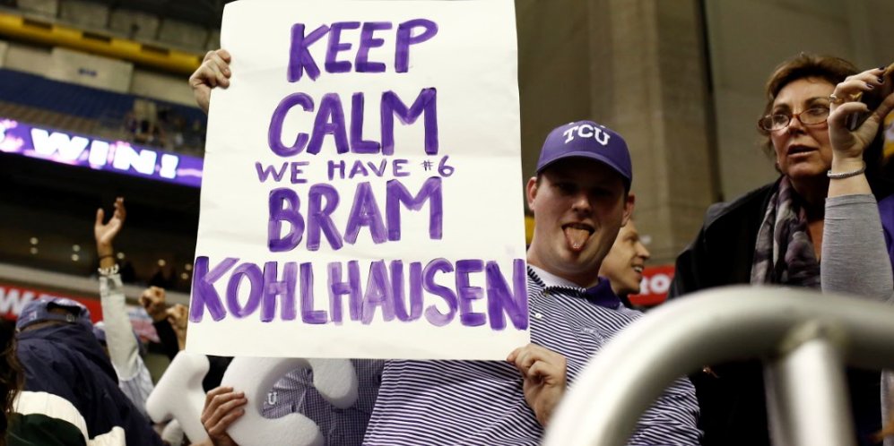 .<a href="/Brett_McMurphy/">Brett McMurphy</a>'s pick of <a href="/TCUFootball/">TCU Football</a> vs. <a href="/oregonfootball/">Oregon Football</a> in 2017 #alamobowl has us remembering the comeback and <a href="/TheBKlounge6/">Bram Kohlhausen</a>