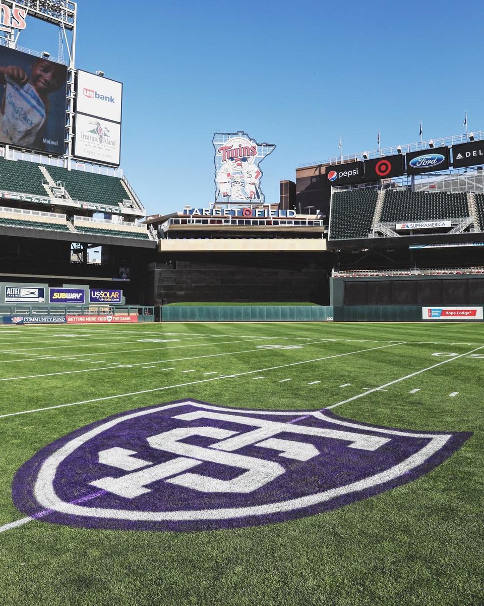 A purple addition to midfield. #TOJO17 🏈💜