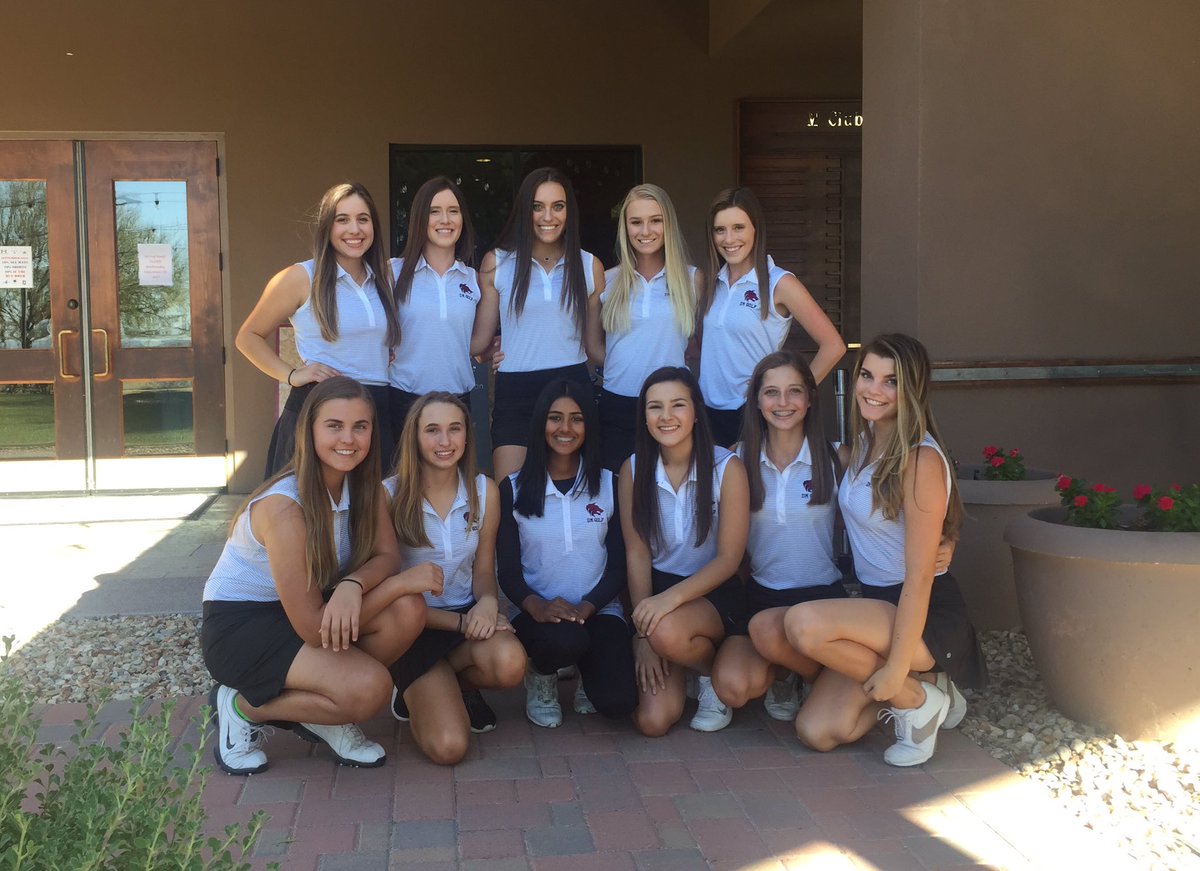 dmhsgolf1718's tweet photo. Picture day for the 2017-18 Girls' Golf Team ! ⛳️ #DMHSGolf https://t.co/eNsDRzyngH