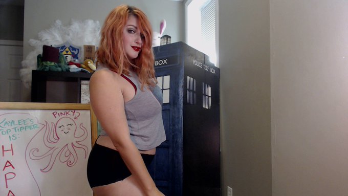 It's time for a good ol' Wednesday hang out with lots of fun and boobs! https://t.co/mp8SXn1mor https://t