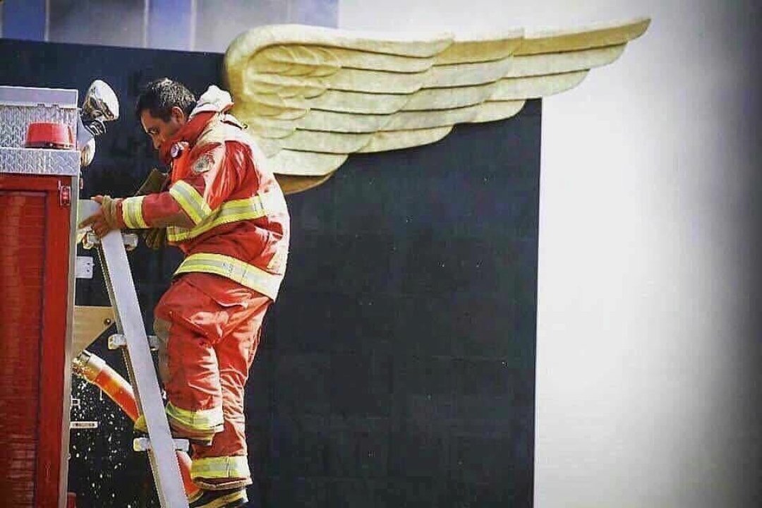 Sebastpd's tweet photo. Cuando el destino y la cámara se cruzan, toman fotos irrepetibles. 📷🙏❤️

#Sismomexico2017 https://t.co/Xmb8DZ8DHo