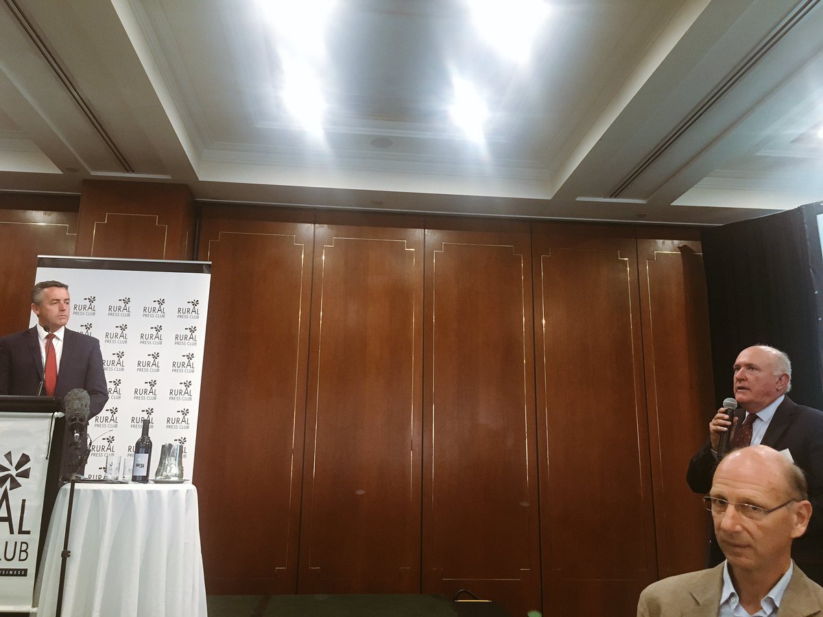 ameliashaw91's tweet image. AgForce Gains chairman asking a question of @DarrenChesterMP #Aginfrastructure @RuralPressClub