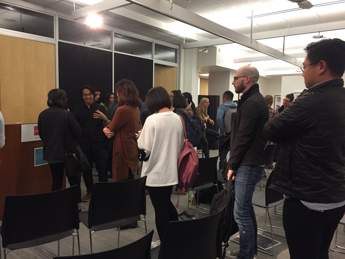 whitespacecrew's tweet image. Everybody lining up to talk to @denykhoung after a successful #designworks @AIGASF #productdesign #uxdesign #UI