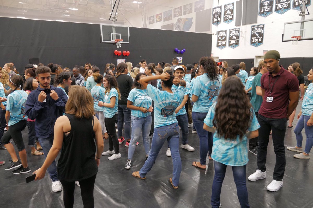 GrandTerraceHS's tweet photo. @gthslinkcrew workshop today. Lots of learning and laughter! @JerryAlmendarez @ColtonJUSD @SBCo_Supt_Ted https://t.co/50t6GeQTJM