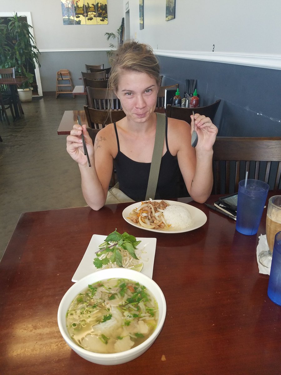 FOESAD5150's tweet photo. #wanton #ricenoodle #pho & #orangechicken wile we get our #fenderroll #209 #yummy #foodporn #1620 https://t.co/vTldgNwc8L