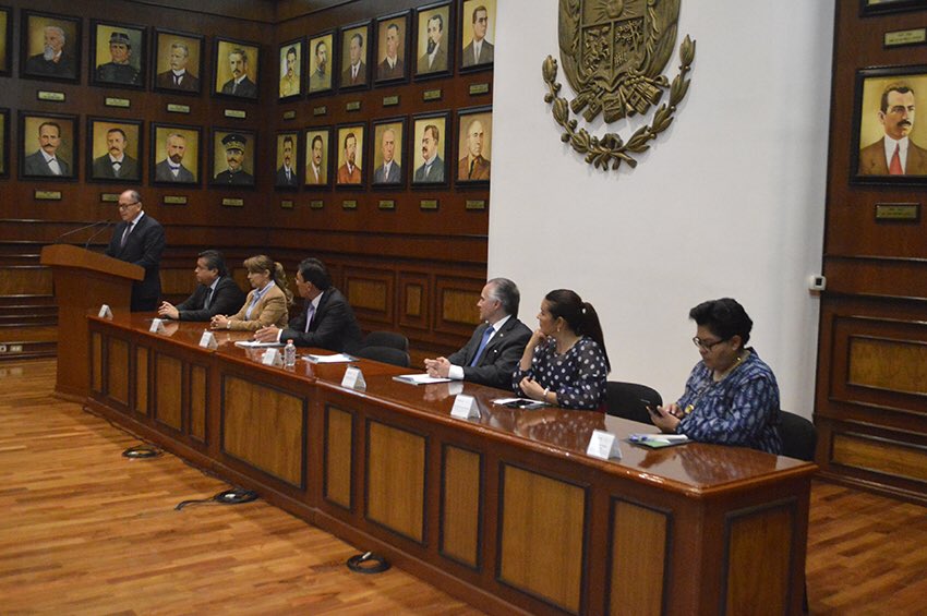 AlfredoGobera's tweet photo. #MéxicoLutoyRespeto Informe Actividades #CAMEQ #Conciliación @SSalud_Qro #SecGobQro @tsjqro @DDHQRO @LegislaturaQRO @PanchDominguez @gobqro https://t.co/PkycagDsKn