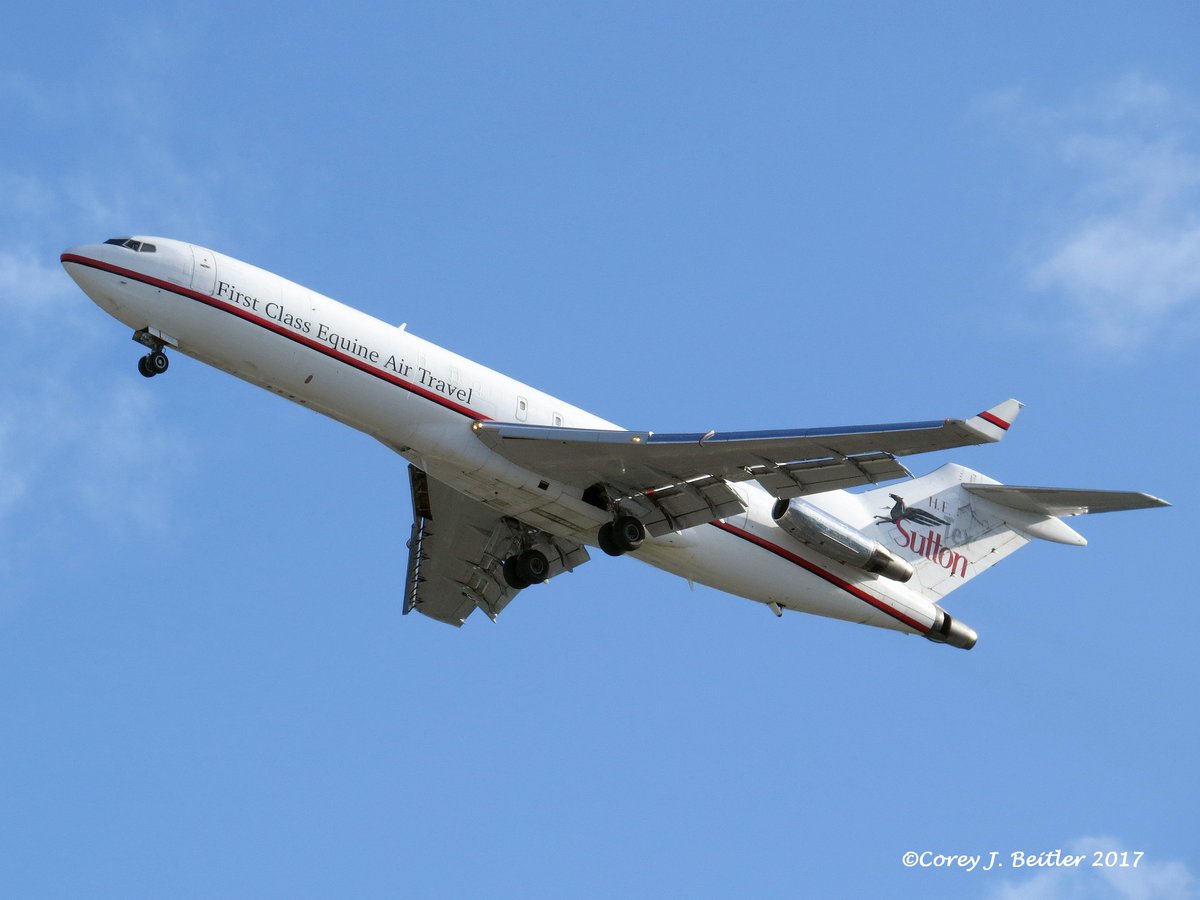 Race horses "West Coast" and Abel Tasman" arriving @FLYLVIA aboard the Kalitta Air Charters Boeing 727 nicknamed "Air Horse One"