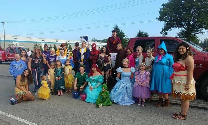 RoyalsProject's tweet image. The Arts in the Alley parade was a success! It was wonderful seeing everyone and walking with the little princesses and heroes 👑