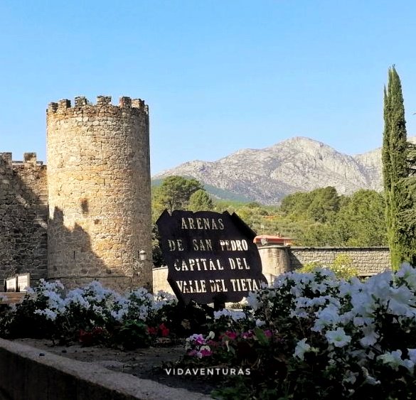 Vidaventurera's tweet photo. 4 destinos:
1. Cuevas del águila
2. Arenas de San Pedro
3. Castillo de Monbeltran
4. Castañar del Tiemblo
El lunes los contamos en el blog😍 https://t.co/PXyQ6Tl4Eo