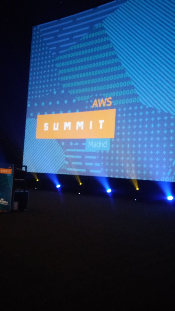 DeRosaMartin's tweet photo. A punto de comenzar el #AWSSummit https://t.co/pLJHYqbC00