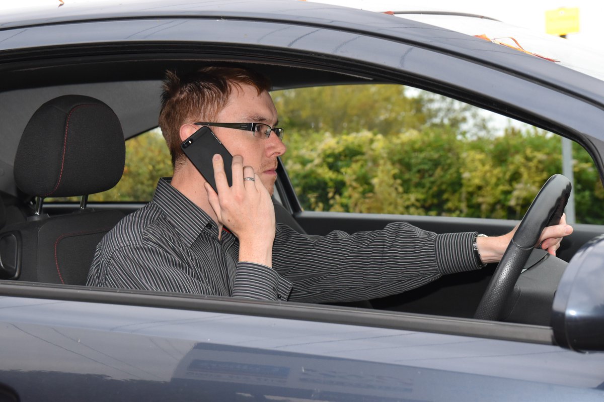 RACPress's tweet photo. 16m drivers admit to using a handheld phone when stationary in traffic #ROM2017 #BePhoneSmart @DailyMailUK https://t.co/NDYDEfOPZM https://t.co/qyGHz4aKM9