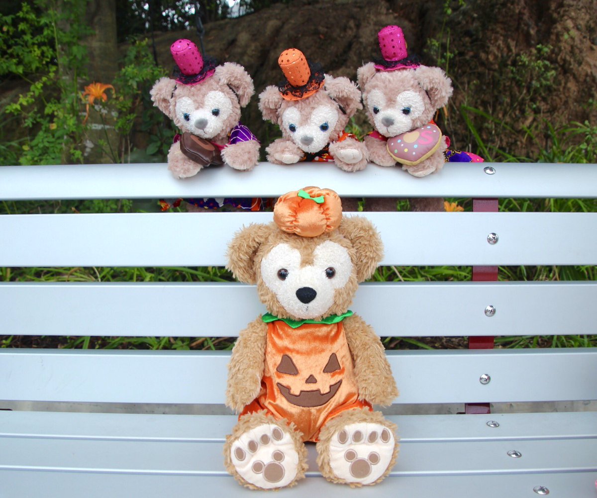 Uzivatel あづき な Na Twitteru シェリーメイ三姉妹 With ダッフィー 妹の ハロウィン風なワンピースと靴は ことろ様 Cotoro Net の型紙を参考に作りました