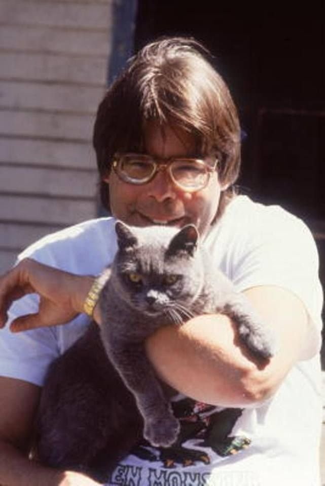 HAPPY BIRTHDAY TO MY FAVORITE AUTHOR, STEPHEN KING!!!!!!!!                