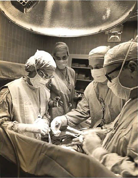 On March 10, 1960, Dr. Nina Braunwald and Dr. Andrew Morrow implanted a polyurethane mitral valve with Teflon chordae in a patient.