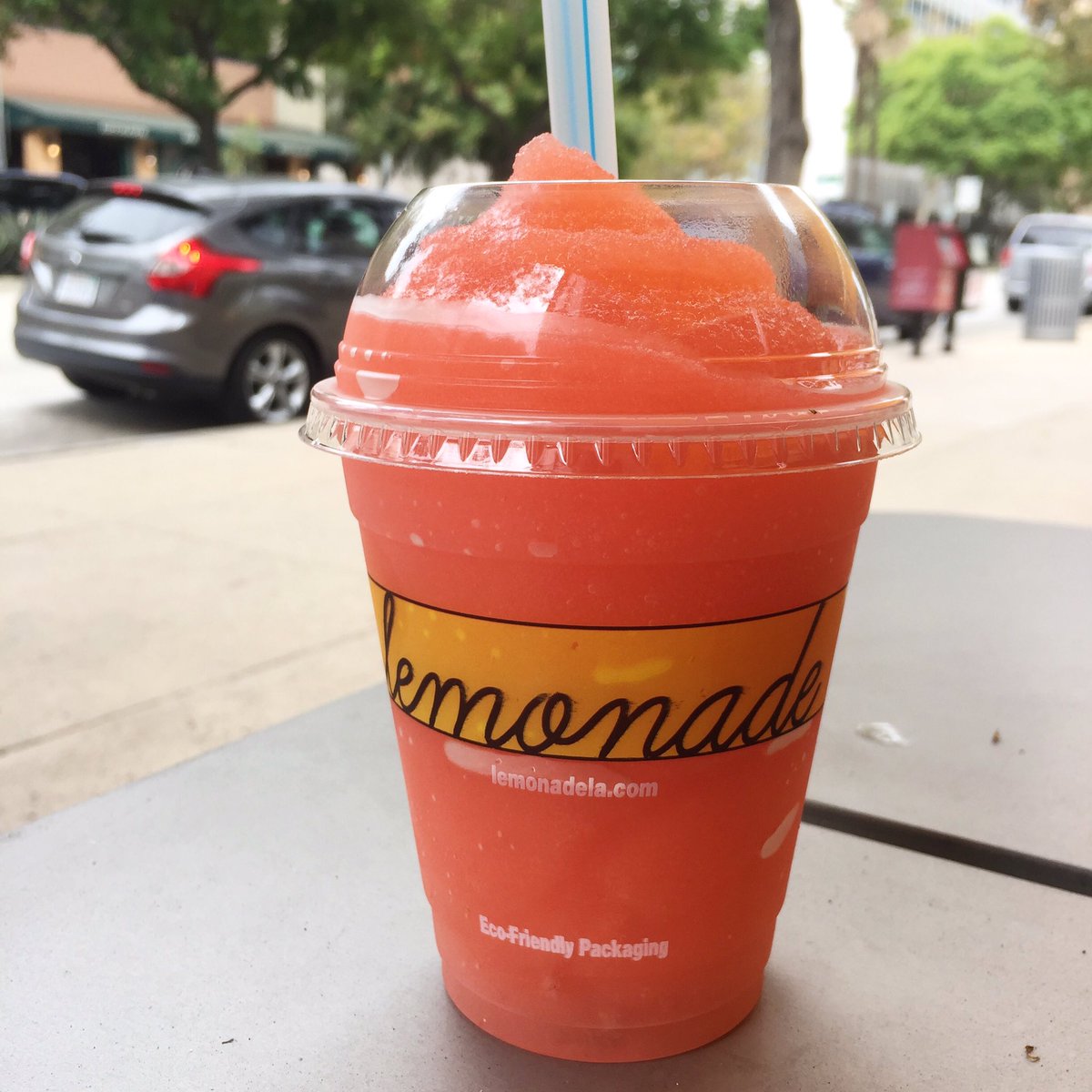 Chef_Jay's tweet photo. The Strawberry Froz-ade
from @LemonadeLA
Good on a cloudy day in Pasadena
#strawberrylemonade #frozade #lemonadela #pasadena #sgv https://t.co/k2VZ0cQbjG