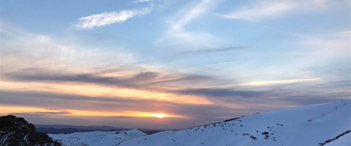 SavagePandaSnow's tweet photo. Crazy beautiful sunset after a solid day of #Snowboard testing at @_Hotham w/ the Savage Panda Crew https://t.co/JuRfmHW1vi