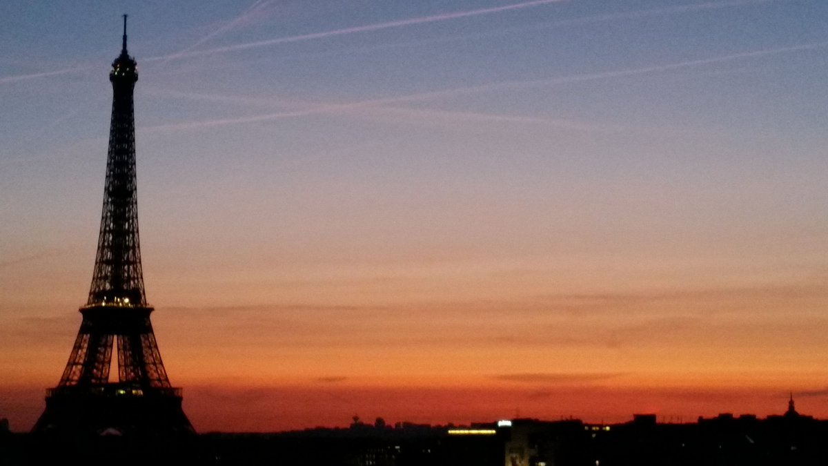 monsieurda's tweet photo. #7h07 : #Paris https://t.co/YC3RXGZEZf