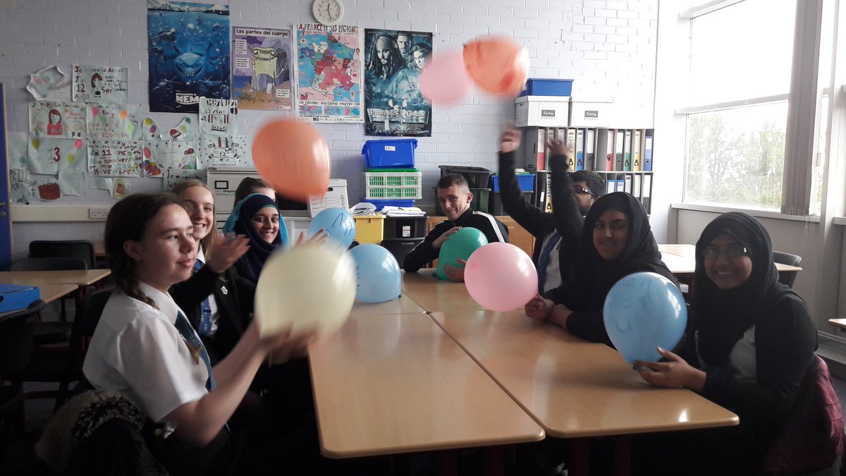 KingsParkSecML's tweet photo. How many balloons can one class hold??😂 HUGE thanks to the IP class for their endeavours &amp;the very best of luck!! #scotbac  #DYW https://t.co/tMTbdV1Sq9