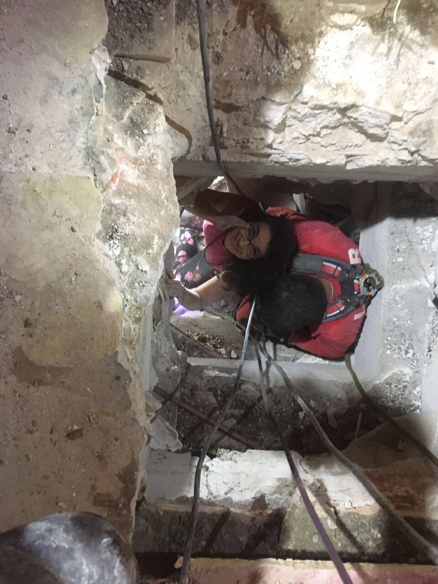 Esta sonrisa lo vale. Estamos todos cansados, hartos, tristes. Pero esta sonrisa lo vale.