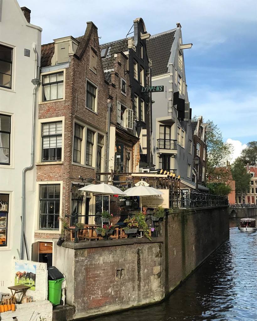 DutchProQuo's tweet image. #amsterdam
The single most delightful patio I’ve ever seen ift.tt/2yeJem6