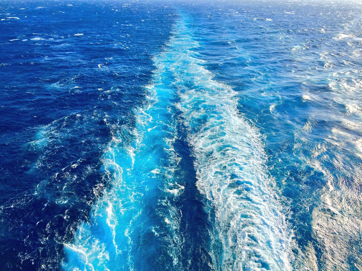 Crocieristi's tweet photo. #Ryanair fa tendenza a causa della #cancellazione dei #voli e noi continuiamo a #viaggiare per #mare 😜
#flightdown and #CruiseUp 🤗😄 https://t.co/V2WD2078P4