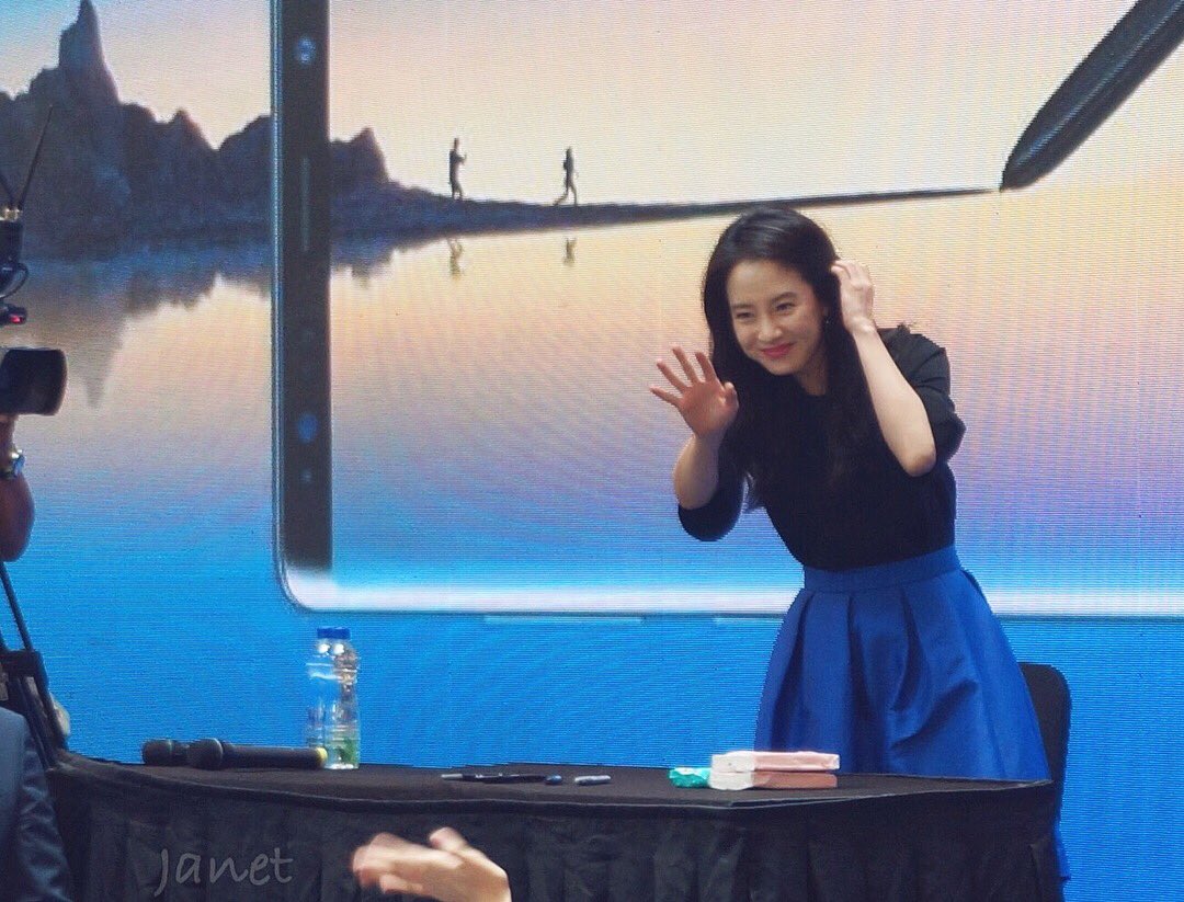 runningjanet_'s tweet photo. 💝💝 #SongJihyoinMY #myGalaxyNote8 https://t.co/YqZaogJF4w
