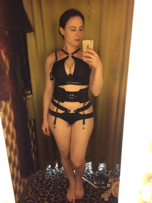 So, help me choose between these 4 sets? https://t.co/HmhGsx9SYx