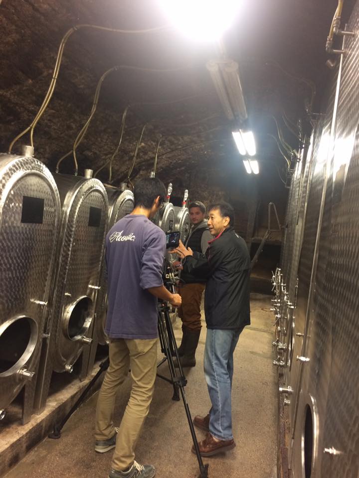 wine639's tweet photo. 🇯🇵日本から撮影隊が！
セバスチャンの醸造シーンを撮っています🎥
#STRUB #wine639 https://t.co/q4ch4b2qh1
