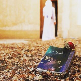 مريت بالصدفه علي باب الأحباب 
ياشين يومن فيه مريت بيتك 

ذكرت هجرانك بلا ذنب واسباب 
يومك تحداني وانا ما جفيتك
#يـمــک_دروبــــي