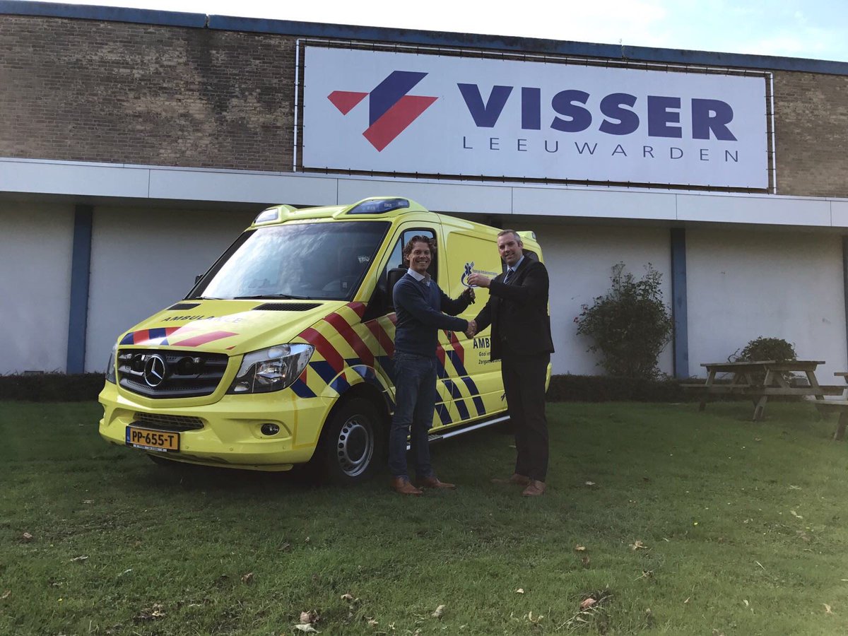 Dhr. Trampé van RAV Gooi &amp; Vechtstreek heeft gister een nieuwe BLS #Ambulance in ontvangst genomen. Speciaal voertuig voor zorg-transporten.