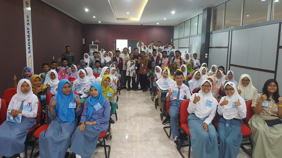 endaryono's tweet photo. @prabusaktiid @Nasirullah5itam @dusone @prastow @Rumah_Belalang @DenHasanID @PestaBaratan Workshop Sastra dan Lomba Puisi #PuisiUntukNegeri bersama Sastra Muda Jepara https://t.co/jdpCyzwF39