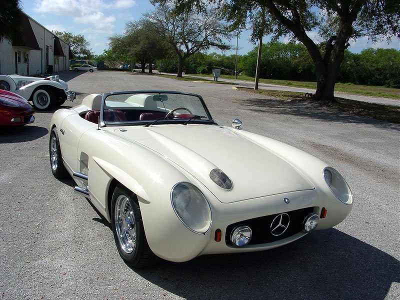 PlmBchClassics's tweet photo. 1955 Mercedes 300SLR replica with Ford V8,4 speed... Exciting 😀 or Disgusting 🤮, what are you thoughts? #googlefind #ThursdayThoughts https://t.co/XgZ8ocF0wW