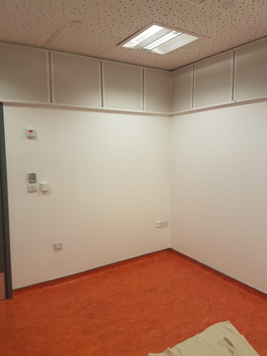 Williams_decor's tweet photo. Couple of walls at the Phoenix school in Keighley going white, using @duluxuk @DuluxDecCentre diamond eggshell for a tough durable finish 🖒 https://t.co/Brg0YTtLx1