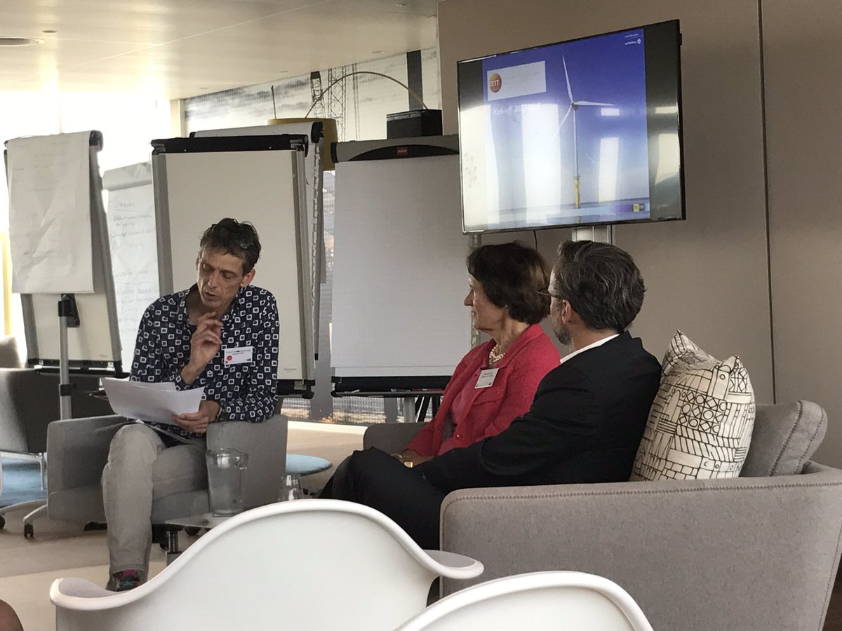 MarshaWagnerMW's tweet photo. Start 3de en afscheid 1ste generatie #cett studenten in gesprek met Martijn Hagens @Nuon en Rietje van Dam @TSEnergie #humancapital https://t.co/uk0KbngBJ9