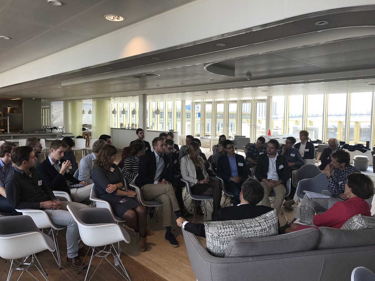 MarshaWagnerMW's tweet photo. Start 3de en afscheid 1ste generatie #cett studenten in gesprek met Martijn Hagens @Nuon en Rietje van Dam @TSEnergie #humancapital https://t.co/uk0KbngBJ9