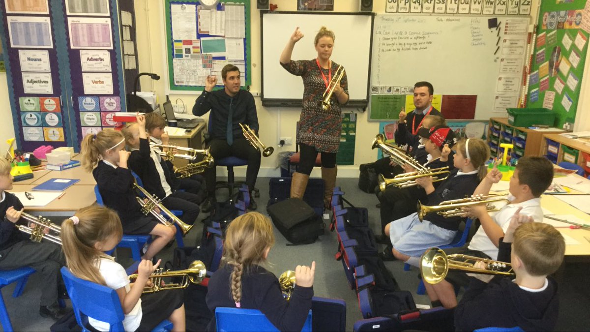 BeedonSch's tweet photo. Learning to hold our trumpets today. Buzzing about our brass lessons!! #lovelearning #intomusic @BMaestros @sam_wyne https://t.co/57YS780nbU
