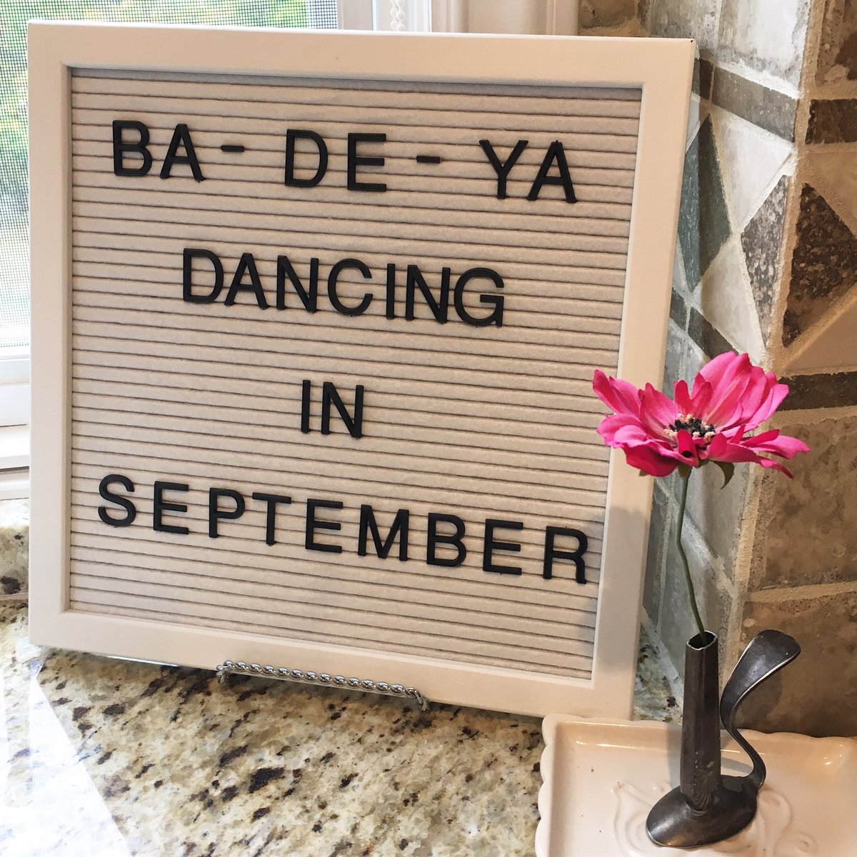 stefysays's tweet image. Happy September 21st all. #earthwindandfire #dancinginSeptember