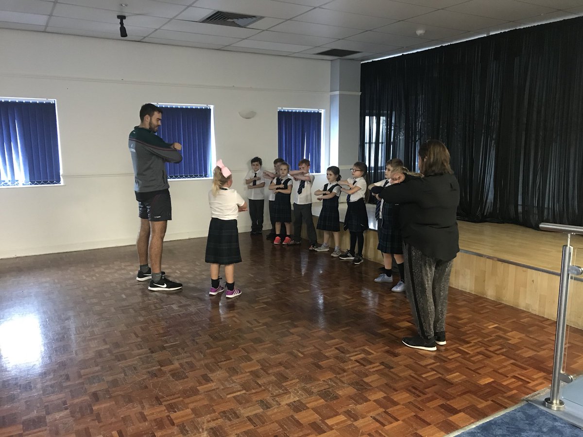 WidnesRL's tweet photo. Some @GameChangerWV Haka prep with @Teddy_chapelhow, @Bridgey_1984 and @rhyshanbury 🤙🏼 https://t.co/jJtjhZprPW