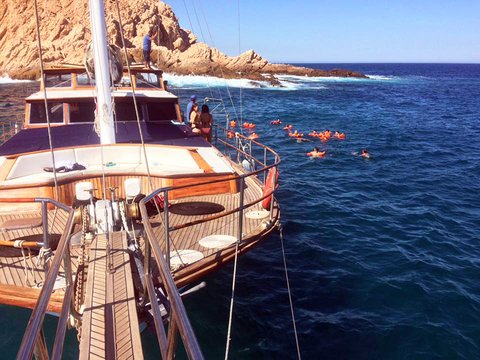 Make your #Vacation to #LosCabos a delightful experience... Sail the Baja peninsula aboard Tu Enamorado. Book Now! +52 624 105 0177