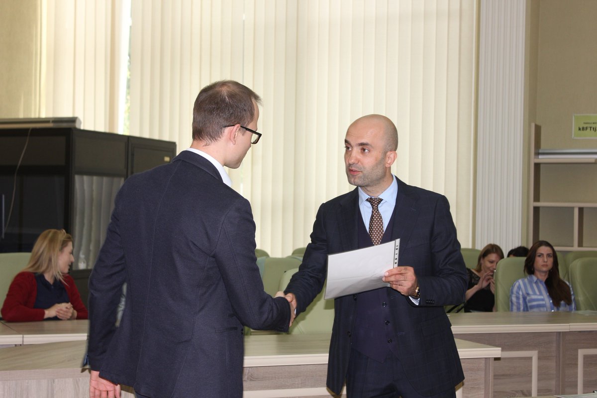 DeMediere's tweet photo. 5 septembrie 2017, Chișinău – Ministerul Justiției a înmânat în cadrul ceremoniei oficiale, 65 atestate pentru activitatea de mediere. https://t.co/iXuamM6rO4