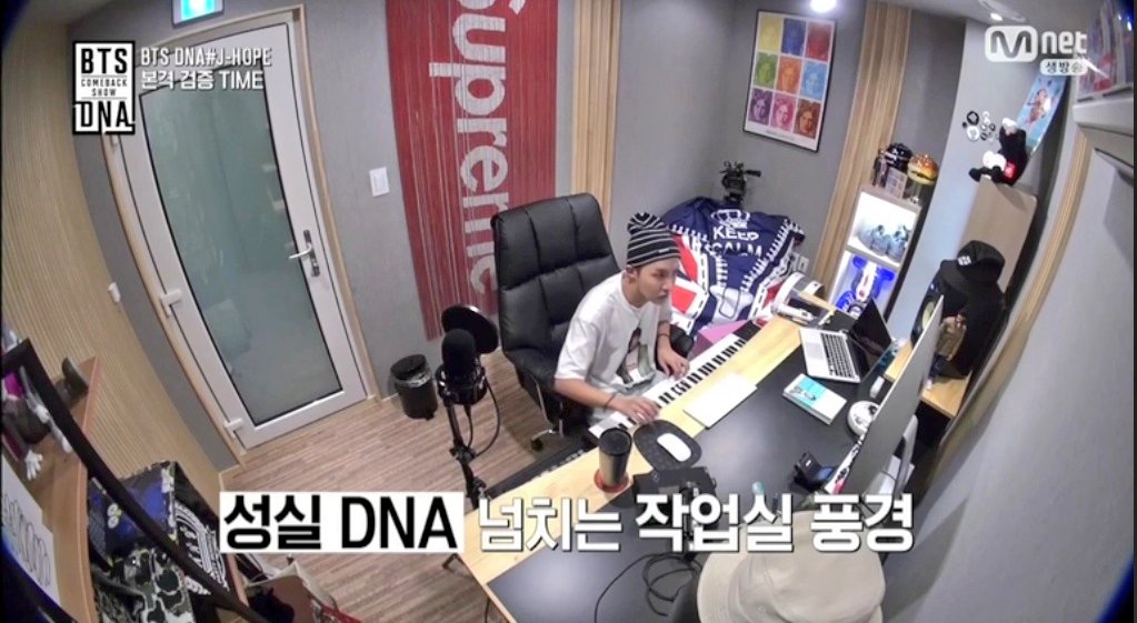 BANGTANSG🇸🇬 on Twitter: "[BTS COMEBACK SHOWCASE] JHope working hard in