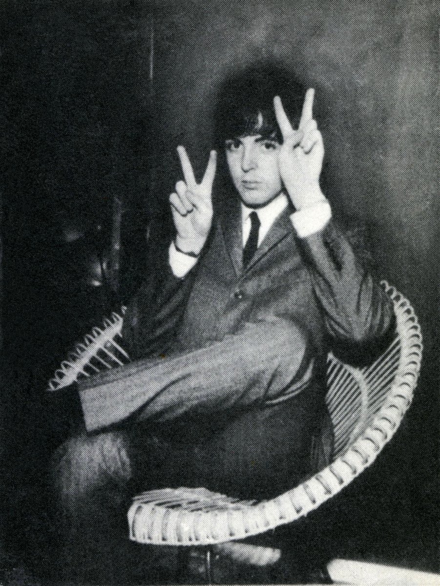 PaulMcCartney's tweet photo. Wishing us all a peaceful day today ✌️#InternationalDayofPeace https://t.co/TeB639Uqud