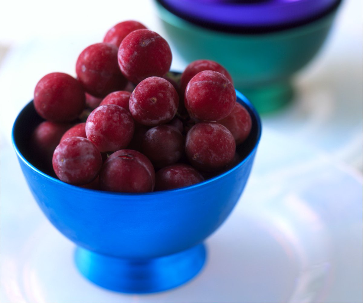 GrapesfromCA's tweet photo. Frozen #GrapesfromCA are just like a mini-sorbet and oh so delicious. Recipe at https://t.co/dbbGDffjPT #GoWithGrapes https://t.co/DPZuAUSsbe
